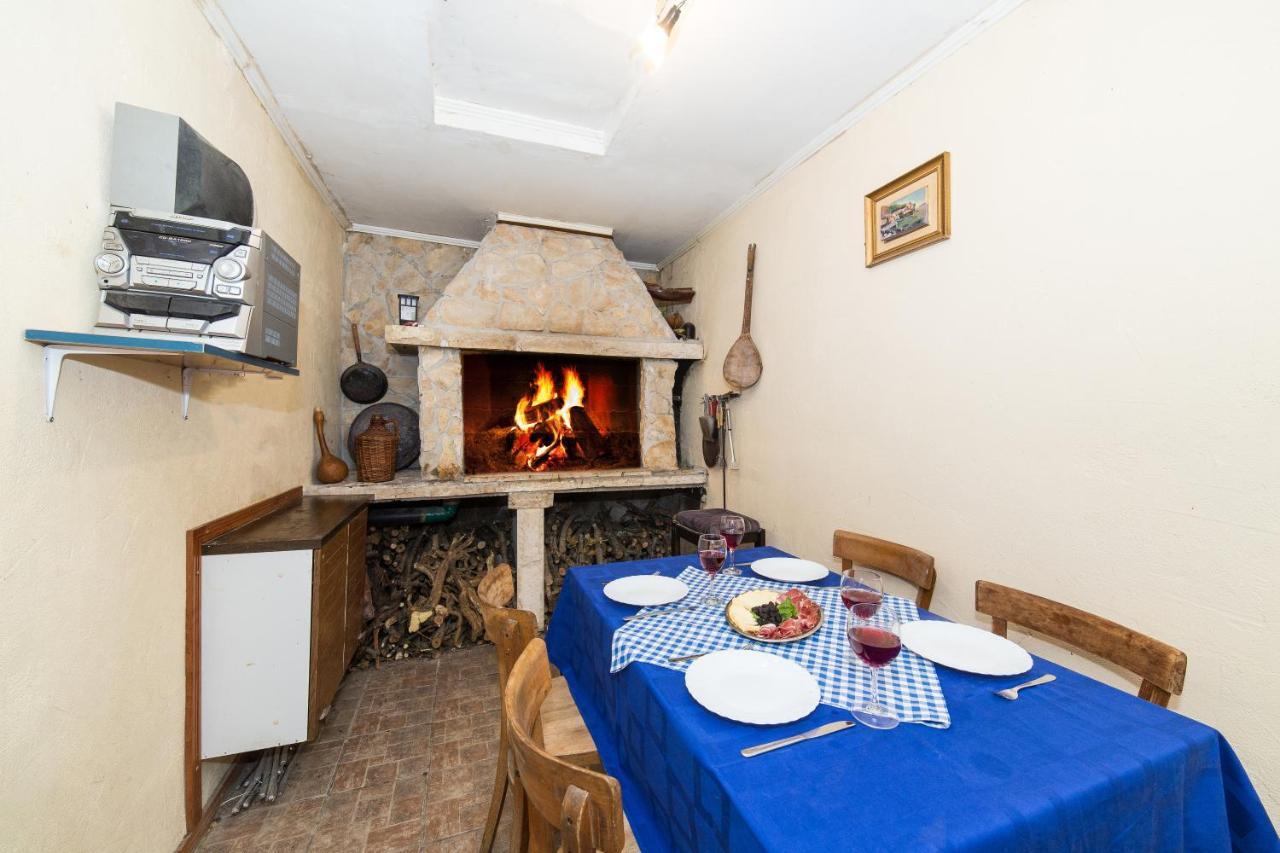 Beautiful Apartment In Center Of Trogir Exterior foto
