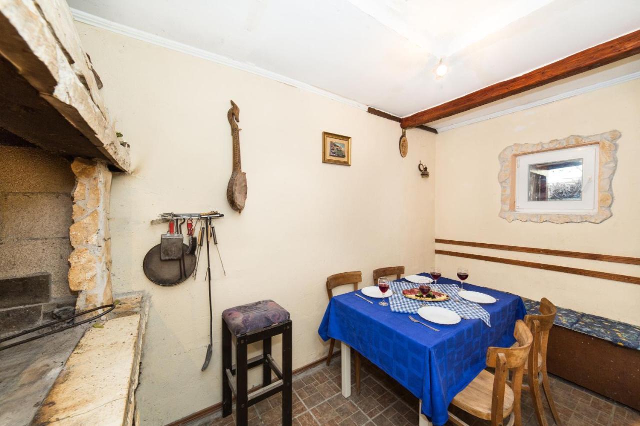 Beautiful Apartment In Center Of Trogir Exterior foto