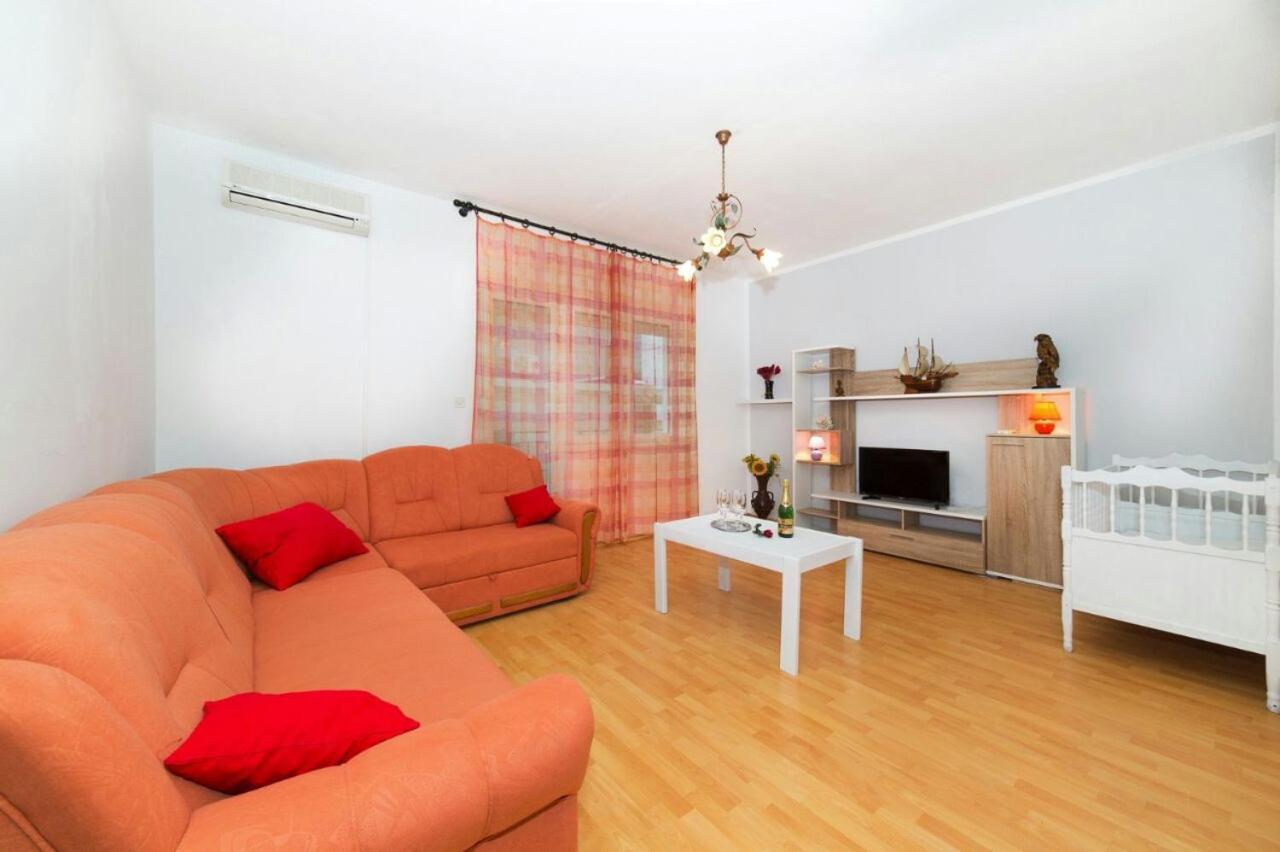 Beautiful Apartment In Center Of Trogir Exterior foto