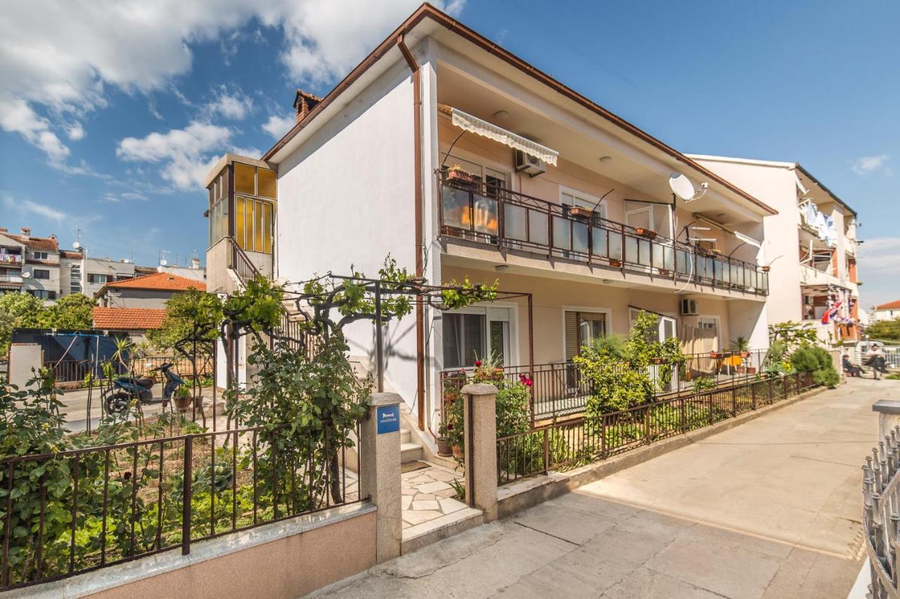 Beautiful Apartment In Center Of Trogir Exterior foto