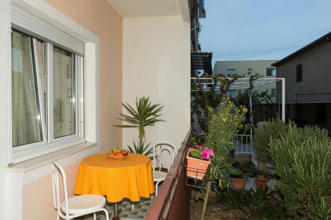 Beautiful Apartment In Center Of Trogir Exterior foto