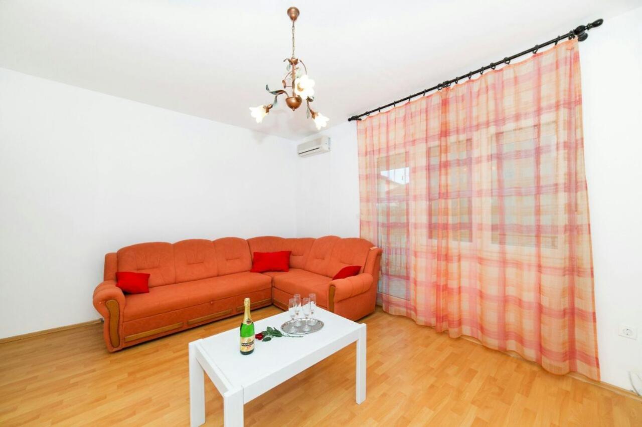 Beautiful Apartment In Center Of Trogir Exterior foto