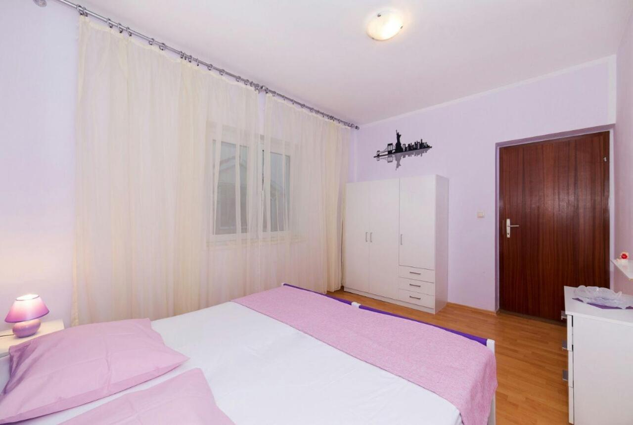 Beautiful Apartment In Center Of Trogir Exterior foto